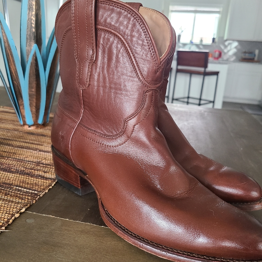 Size 9.5 Tecovas